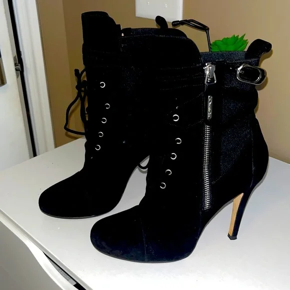 OSCAR de La Renta- Suede Black Lace up boots- Size 37- box included - Picture 2 of 7